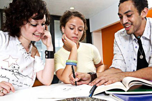 This is an image of advisors helping students with their schedules This is an image of advisors helping students with their schedules